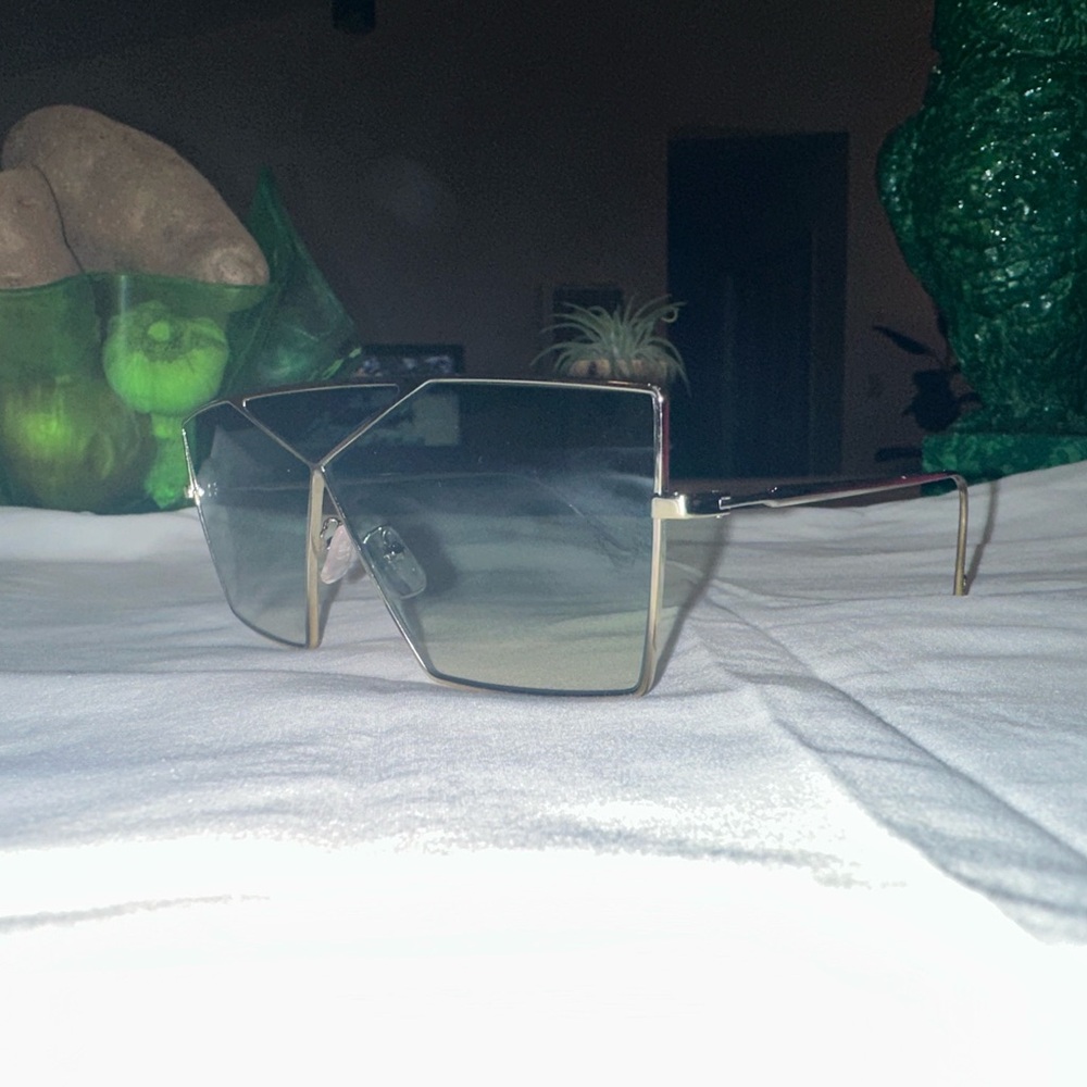 Loewe Geometric Sunglasses in Gold and Green - Picture 7 of 11